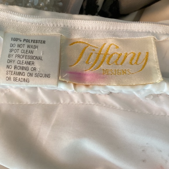 Beautiful white sequined formal - Picture 6 of 7